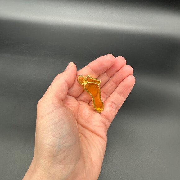 Vintage Signed Joy Resin Plique A Jour Stained Glass Foot Brooch Pin 1960s Gold - Picture 6 of 7